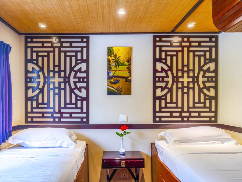 Upper Deck 2 Adjustable Twin Beds